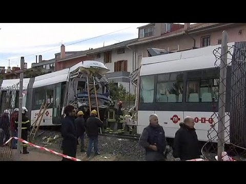 شاهدعشرات الجرحى جراء اصطدام بين قطارين في جزيرة سردينيا