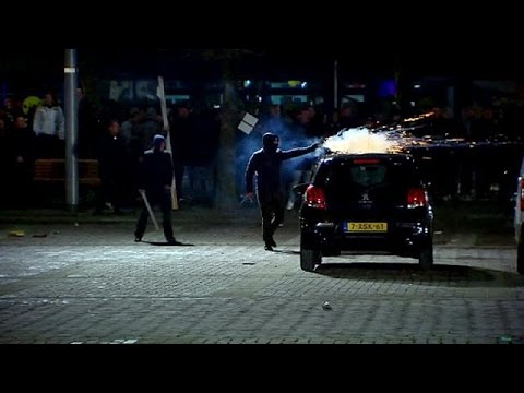 فيديواستقبال 500 لاجئ يثير رعب سكان بلدة هيش في هولندا