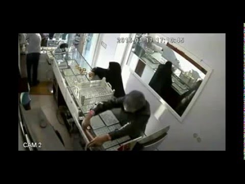 فيديو رجل يستخدم زوجته لسرقة متجر مجوهرات