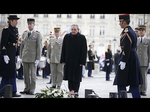 راوول كاسترو في أول زيارة له إلى باريس