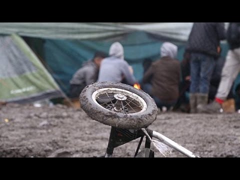 لاجئون يتكدسون في مخيم العار