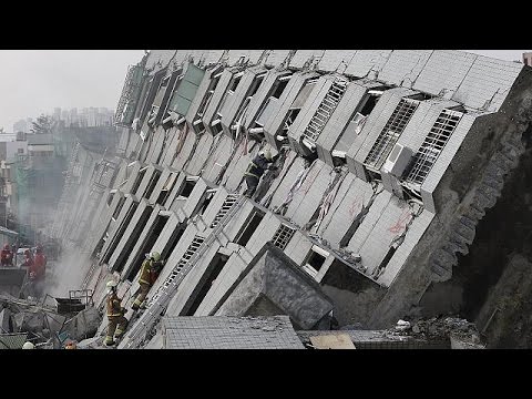 شاهد قتلى وجرحى ومفقودون إثر انهيار مبنى جراء زلزال قوي في تايوان