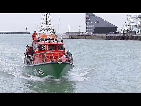 شاهد إنقاذ خمسة مهاجرين في عرض المانش