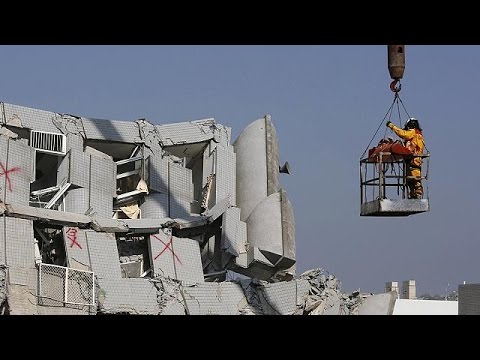 تايوان تسابق مع الزمن لانتشال أشخاص تحت الانقاض