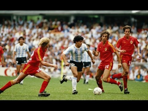 30 دقيقة تشرح لماذا مارادونا أفضل لاعب فى تاريخ كرة القدم