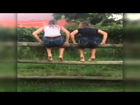 بالفيديو سقطات مروعة لفتيات