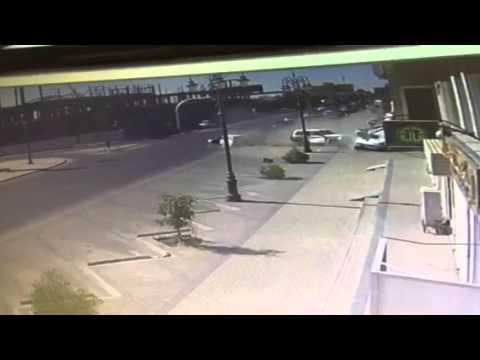 بالفيديوالعناية الإلهية تنقذ 4 مواطنين من حادث مروع