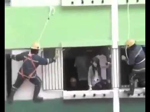 بالفيديو أغرب رد فعل لشاب شاهد فتاة تنتحر