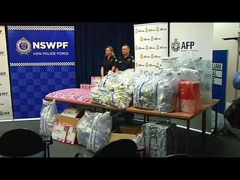 شاهد الشرطة الاسترالية تصادر 720 لترًا من المخدرات السائلة