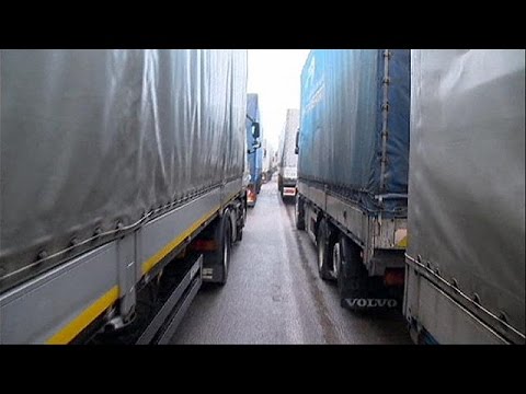 كييف تحظر مرور شاحنات البضائع الروسية عبر اراضيها