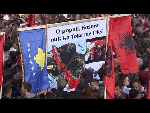 آلاف المتظاهرين في الذكرى الثامنة لاستقلال كوسوفو