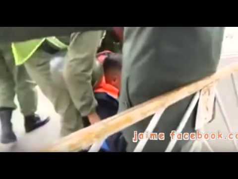 شاهد  جمهور الجيش الملكي يدهس شرطيًا