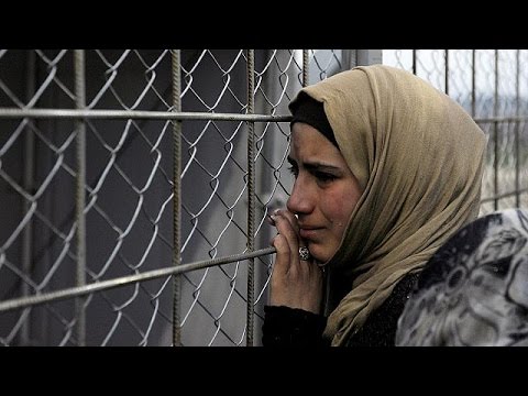 شاهد اليونان تحذِّر من ارتفاع عدد اللاجئين العالقين لديها