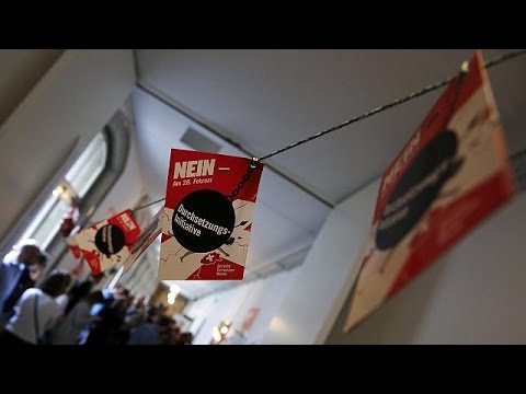 شاهد غالبية السويسريين يرفضون طرد الاجانب بشكل آلي