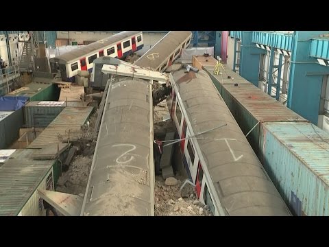 شاهد سقوط عقار على محطة مترو في لندن