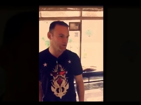بالفيديو روني يلعب مع نمر في دبي ويتعلم السلام عليكم