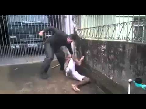 هكذا يعامل اللاجئون في أوروبا