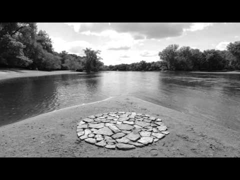 شاهد فنان يصنع أفلام رسوم متحركة بمساعدة الطبيعة