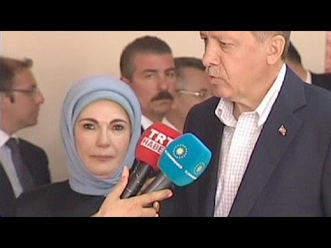 فيديو زوجة الرئيس التركي أردوغان تمتدح مؤسسة الحريم