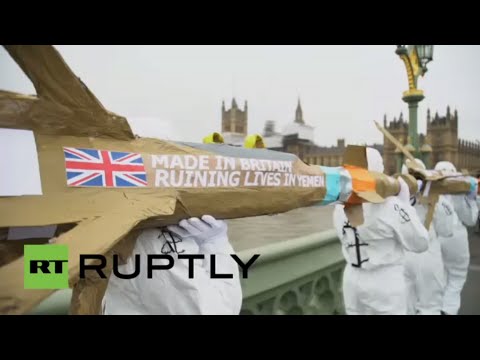شاهد آلاف البريطانيين يتظاهرون ويطالبون حكومتهم بوقف تسليح السعودية