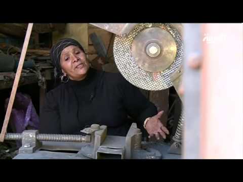 شاهد مصرية تعمل في الحدادة منذ أكثر من 20 عاما