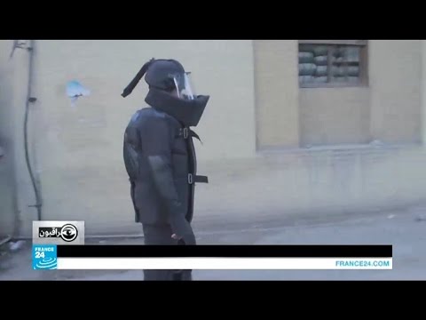 بدلة مضادة للقنابل للتنديد بأجواء الخوف