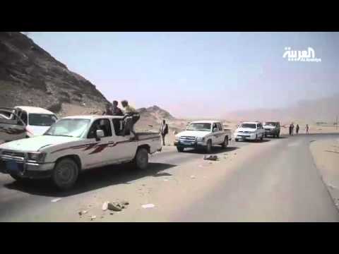 معارك في تعز وقصف معسكر في إب