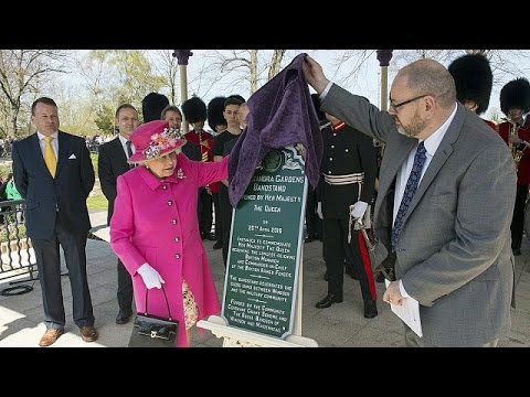 شاهد الملكة إليزابيث الثانية تحتفل بعيد ميلادها الـ90