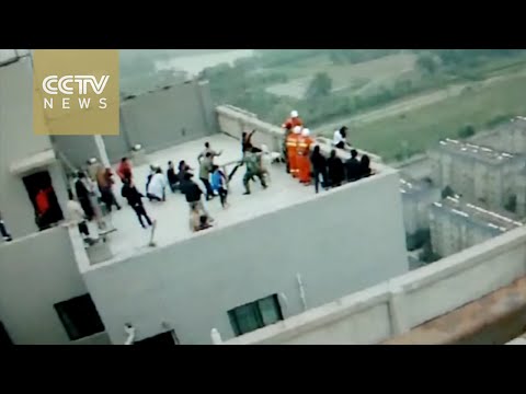 شاهد إنقاذ صينية حاولت القفز من الطابق 29