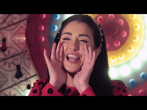 بالفيديو شاهد نجوم الفن بينهم غادة عبدالرازق يغنون عند بيت أم فاروق