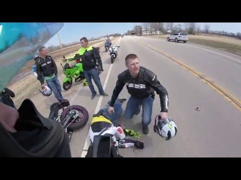 فيديو اصطدام دراجة نارية بكلب على طريق سريع في أميركا