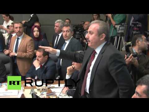 فيديو شجار في البرلمان التركي يعطل تشريعا بشأن الهجرة