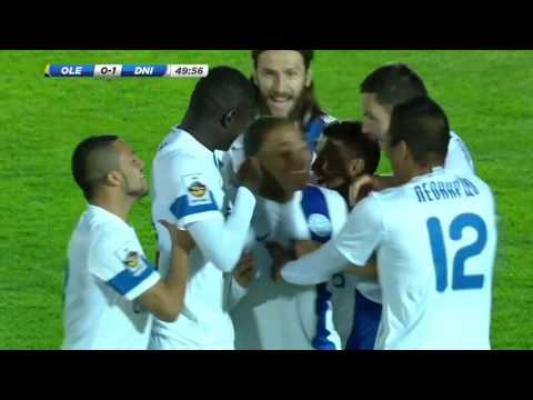 مدافع برازيلي يعيد تسجيل هدف روبرتو كارلوس العالمي