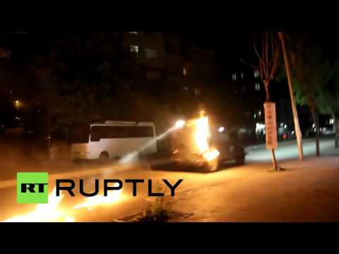 شاهد اشتباكات بين الشرطة التركية والمحتجين