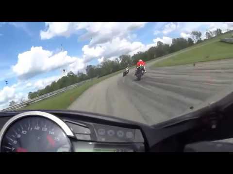 دراجة نارية طائشة في حادث سباق مريع