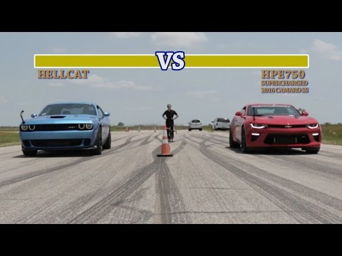 سباق بين تشالنغر هيلكات وكمارو