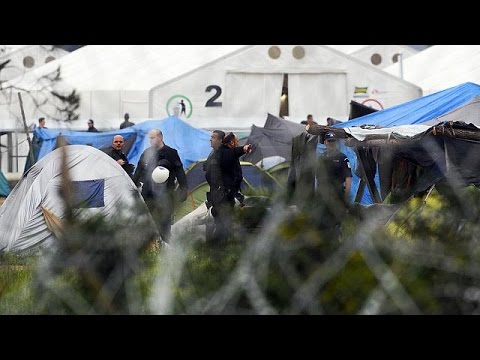 بالفيديو اليوم الأول لبدء عملية إخلاء مخيم ايدوميني من اللاجئين