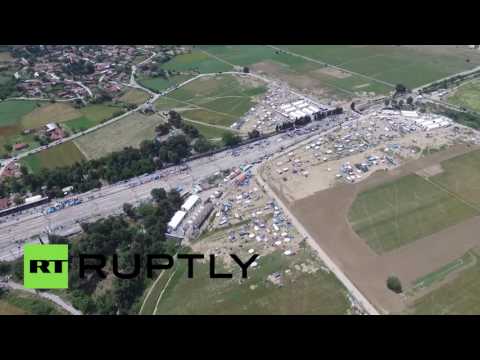 شاهد عملية إخلاء مخيم إيدوميني للاجئين في اليونان