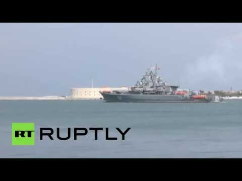شاهد فرقاطة روسية تدخل المتوسط
