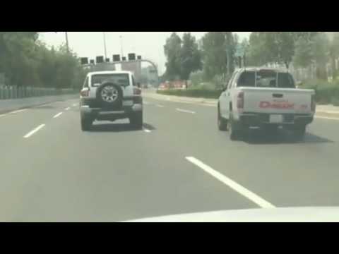 بالفيديوشاهد مشاجرة بين سائقين على طريق سريع في مكة