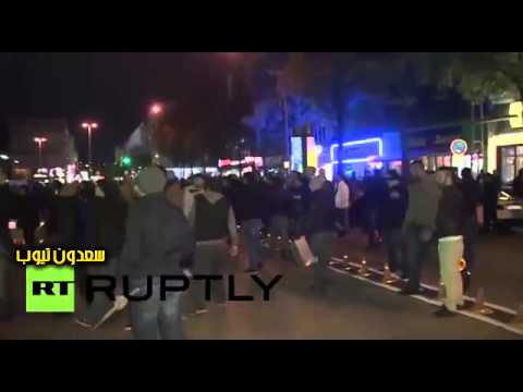 بالفيديو  معركة بـ السواطير بين المهاجرين