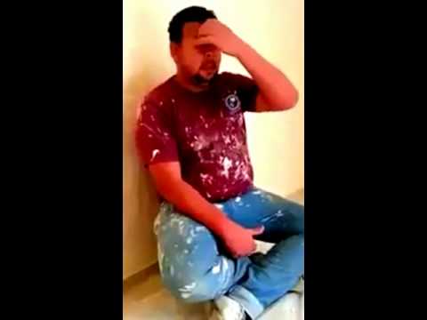 شاهد عامل يتلو سورة