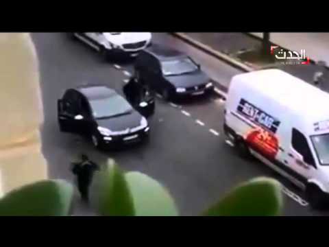 لحظة الهجوم على شارلي ايبدو في باريس