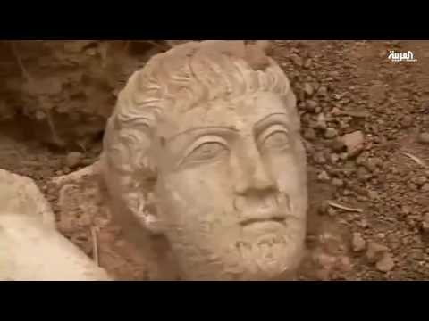 بالفيديو خبير ألماني يؤكد مشاركة جنود سوريين في نهب آثار مدينة تدمر