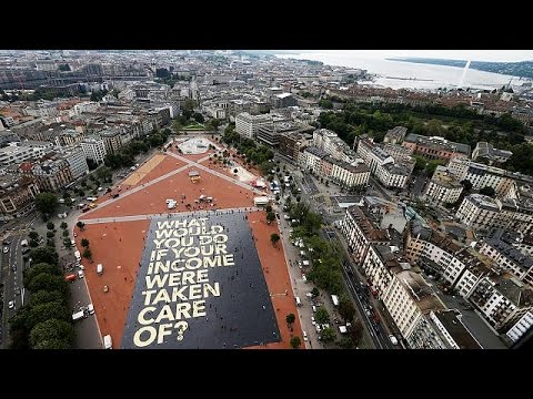 شاهد استفتاء على منح راتب أساسي غير مشروط لكل مواطن