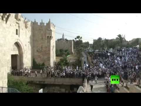 شاهد توافد المستوطنين إلى باب العامود في القدس