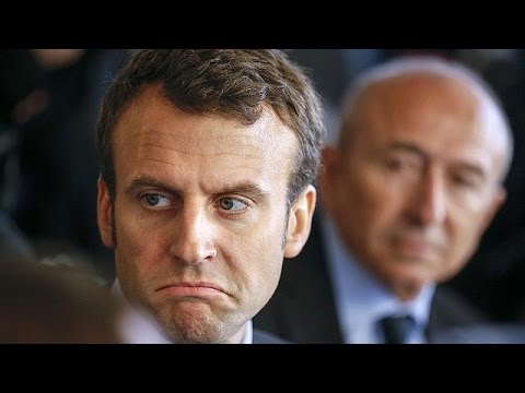 بالفيديو المتظاهرون الفرنسيون يرشقون وزير الاقتصاد الفرنسي بالبيض