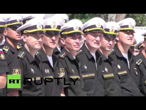 شاهد وصول فرقاطة الأميرال غريغوروفيتش إلى ميناء سيفاستوبل