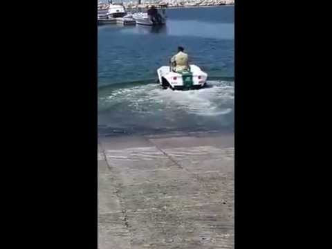 الشرطة الإماراتية تستعرض امكانياتها الحديثة