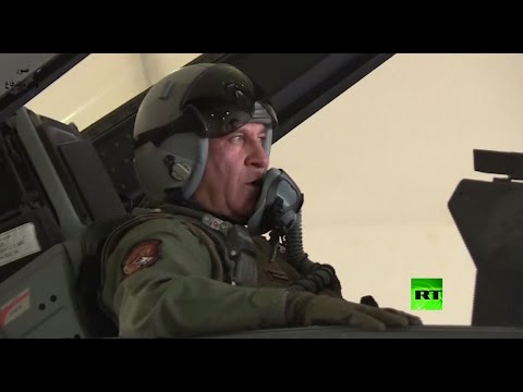 وزير الدفاع العراقي يقود المقاتلة إف16